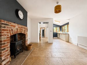Kitchen Breakfast Room_20WL(1)- click for photo gallery